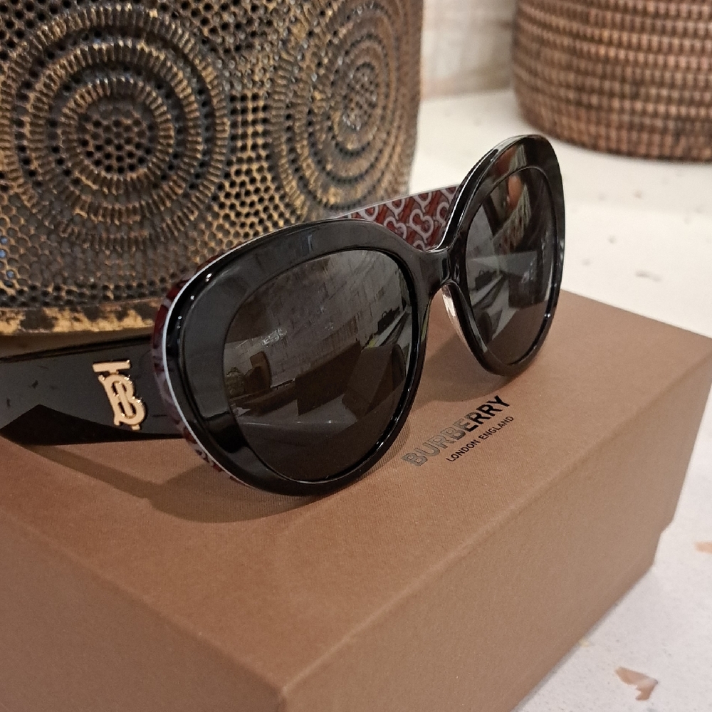 NWT Burberry Black and Gold Sunglasses